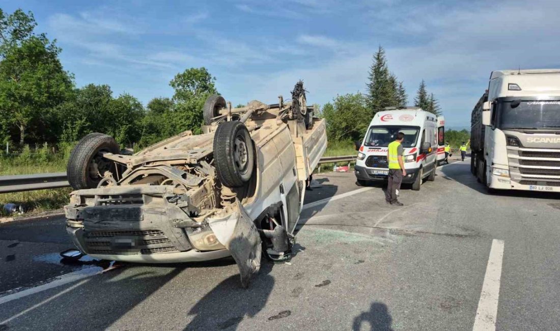 Otoyolda lastiği patlayan pikap takla attı: 3 yaralı Düzce(İHA) – Anadolu Otoyolu Düzce kesiminde inşaat işçilerini taşıyan aracın