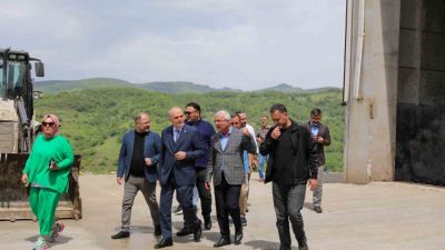 Düzce Belediye Başkanı Dr. Faruk Özlü, sahipsiz hayvanların bakım ve