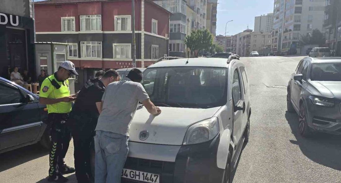 Park etmek istersen motosiklete çarptı: 1 kişi yaralandı Bilecik’te bir marketin önüne park etmek isteyen araç sürücüsü motosiklete