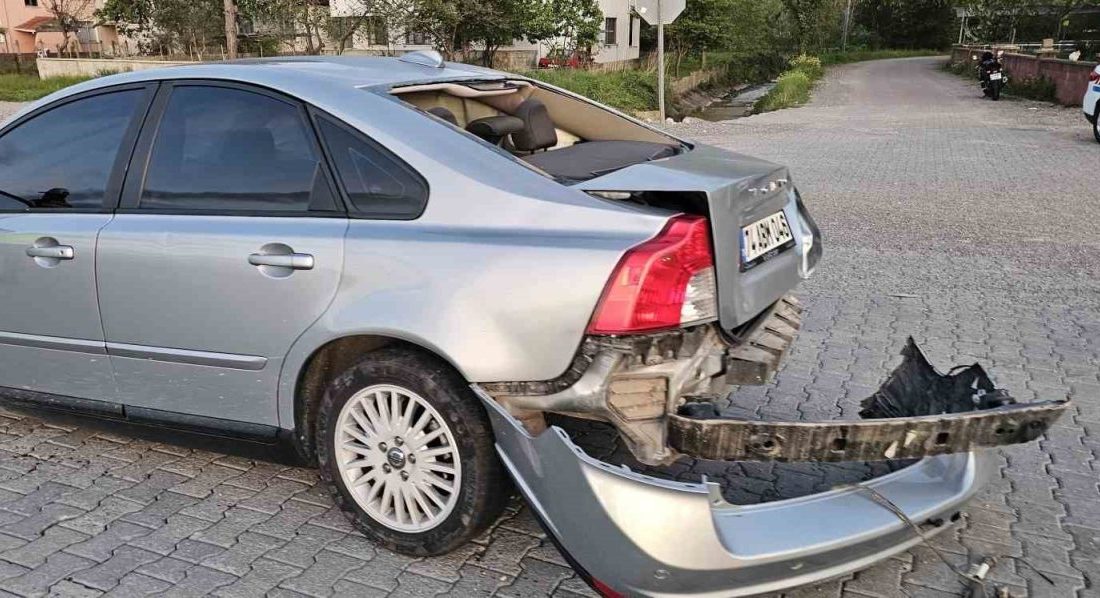 Park halindeki araca çarpan otomobilin sürücüsü yaralandı Kastamonu’nun Cide ilçesinde park halindeki araca çarpan otomobilin sürücüsü yaralandı.