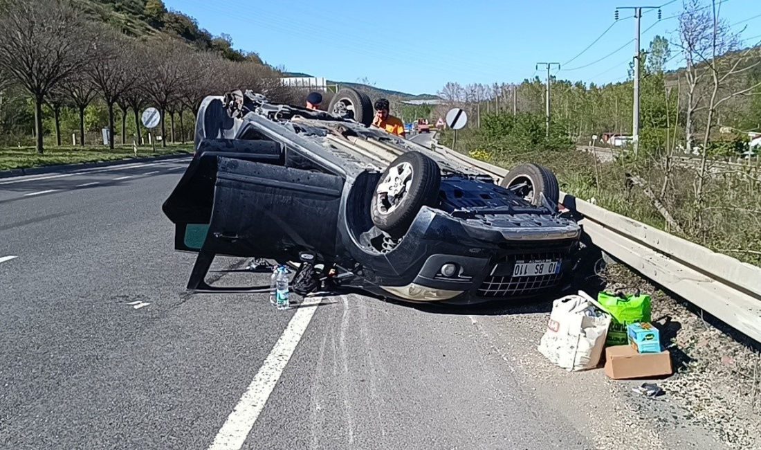 Pazaryeri’nde çarpışan otomobillerden biri takla attı: 1 yaralı Bilecik’in Pazaryeri ilçesinde çarpışan otomobillerden biri takla attı. Kazada 1