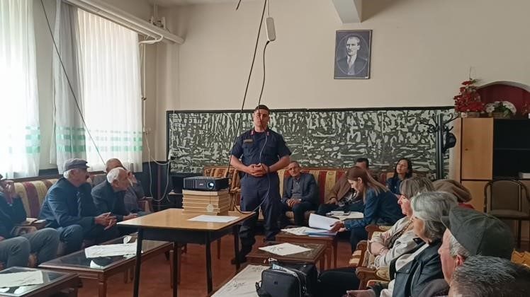 Pazaryeri’nde muhtarlara yönelik hizmet içi eğitim programı gerçekleştirildi Bilecik’in Pazaryeri ilçesinde, mahalle ve köy muhtarlarının kamu hizmetlerini daha