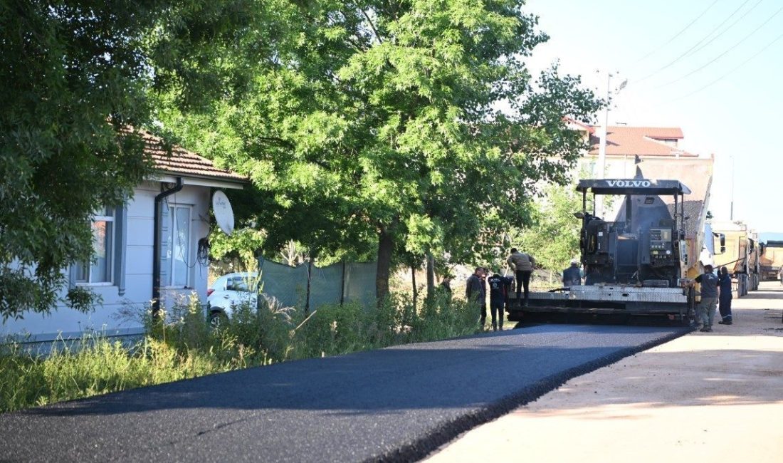 Rahmiye Mahallesi’ne 430 ton asfalt Kartepe’deki Rahmiye Mahallesi’nde altyapı çalışmaları tamamlanan sokağa toplamda 430 ton