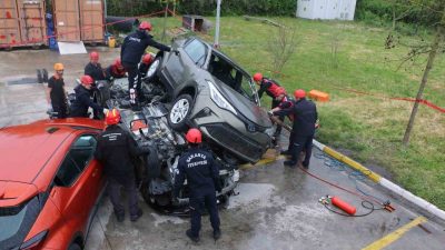 Sakarya Büyükşehir’in profesyonel, donanımlı ve tecrübeli itfaiye teşkilatı, komşu ve