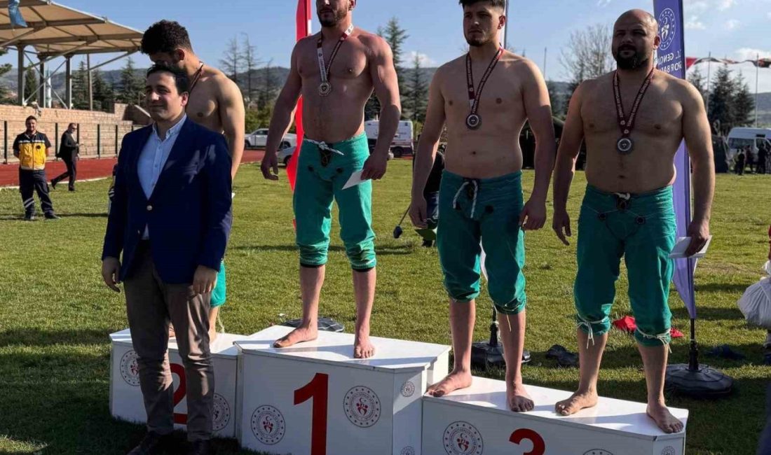 Sakarya Büyükşehirli pehlivanlardan Bilecik’te bir altın bir gümüş madalya Bilecik’te düzenlenen ve 250 sporcunun katıldığı Karakucak Güreş Festivali’nde Sakarya