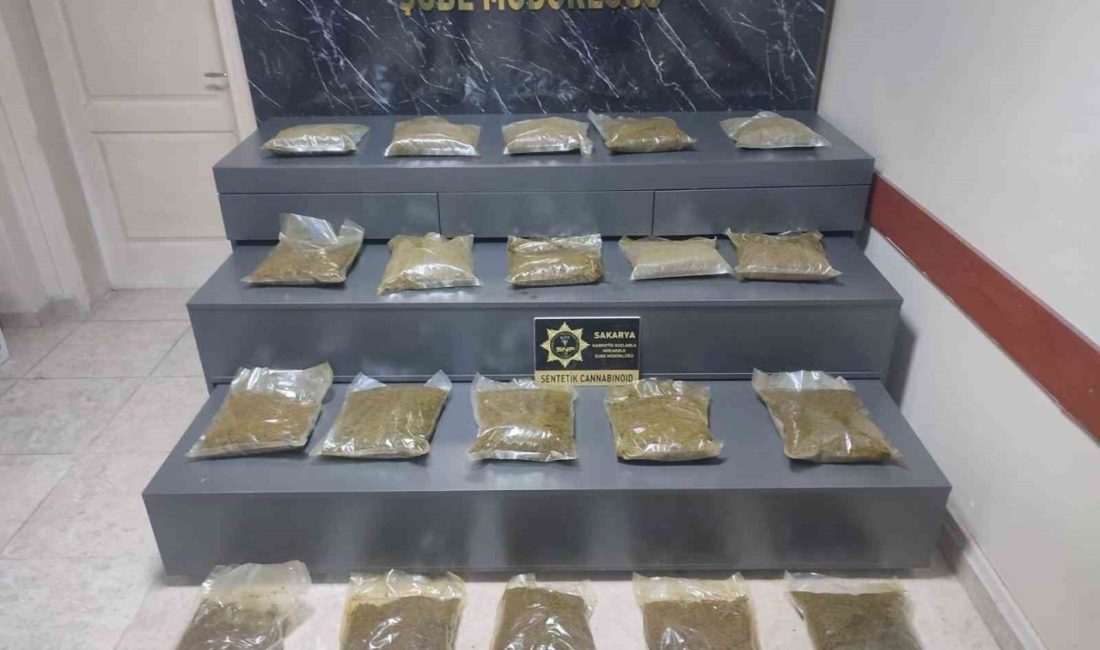 Sakarya’da 18 kilo uyuşturucu yakalandı, 4 şüpheli gözaltına alındı Sakarya’nın Sapanca ilçesinde polis ekiplerince yapılan uyuşturucu operasyonunda 18 kilo