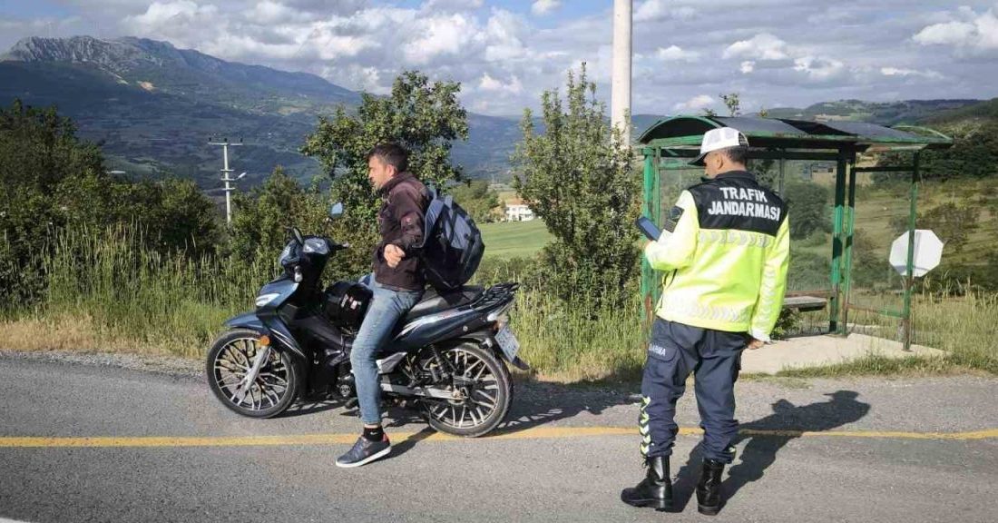 Sakarya’da abartı egzoz ve tehlikeli sürüşe geçit yok: 195 motosiklete işlem yapıldı Sakarya’da trafik güvenliğini tehlikeye atan, kamu huzurunu bozan ve abartı