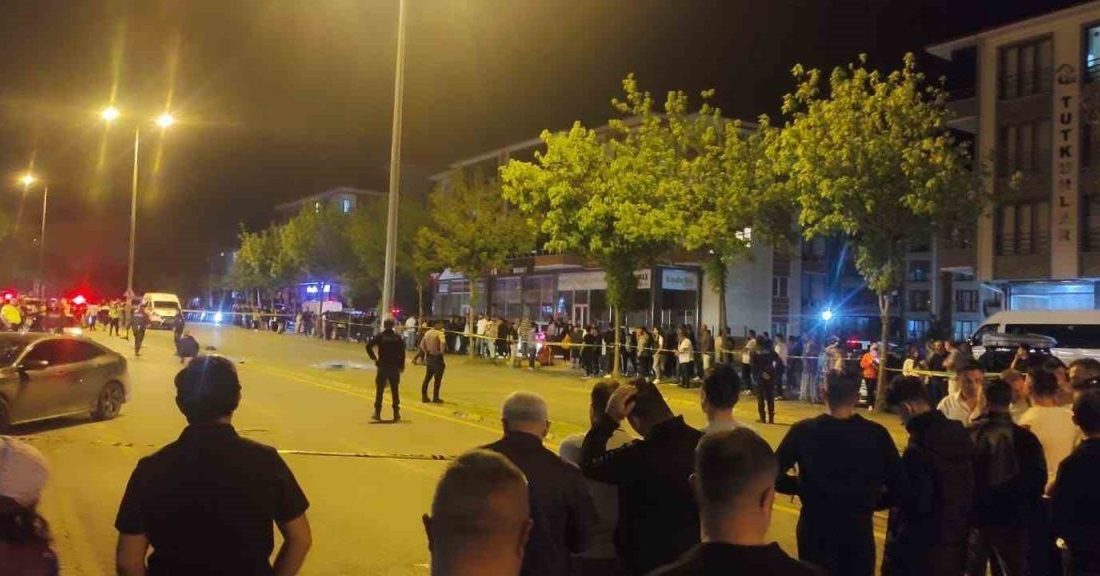 Sakarya’da kazada hayatını kaybeden kadınların isimleri belli oldu Sakarya’nın Hendek ilçesinde cadde üzerinden yolun karşısına geçmeye çalışırken bir