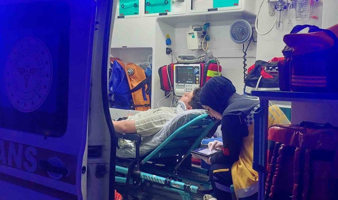Sakarya’da otomobil ile motosiklet çarpıştı: 3 yaralı Sakarya’nın Akyazı ilçesinde gece saatlerinde otomobil ile motosikletin çarpışması neticesinde
