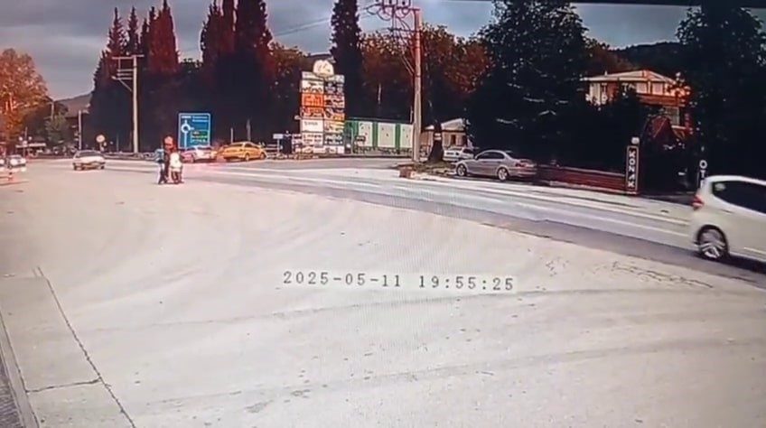 Sakarya’da ticari taksi ve otomobil çarpıştı: 6 yaralı Sakarya’nın Sapanca ilçesinde ticari taksi ile otomobilin çarpışması neticesinde meydana