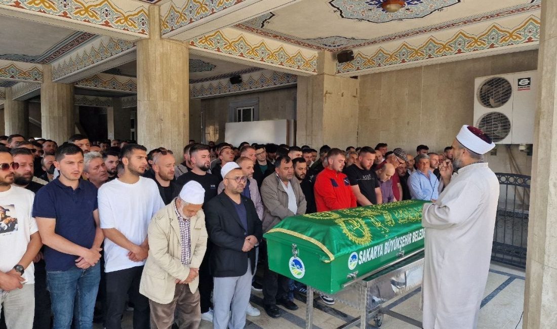 Sakarya’daki feci kazada hayatını kaybeden genç sürücü toprağa verildi Sakarya’nın Pamukova ilçesi D-650 kara yolunda kamyonete adeta ok gibi