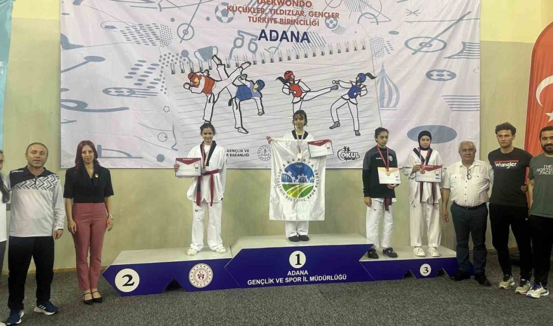 Sakarya’nın gururu Türkiye şampiyonu oldu Sakarya Büyükşehir Belediyesi tekvando sporcusu, Adana’da düzenlenen Küçükler, Yıldızlar ve