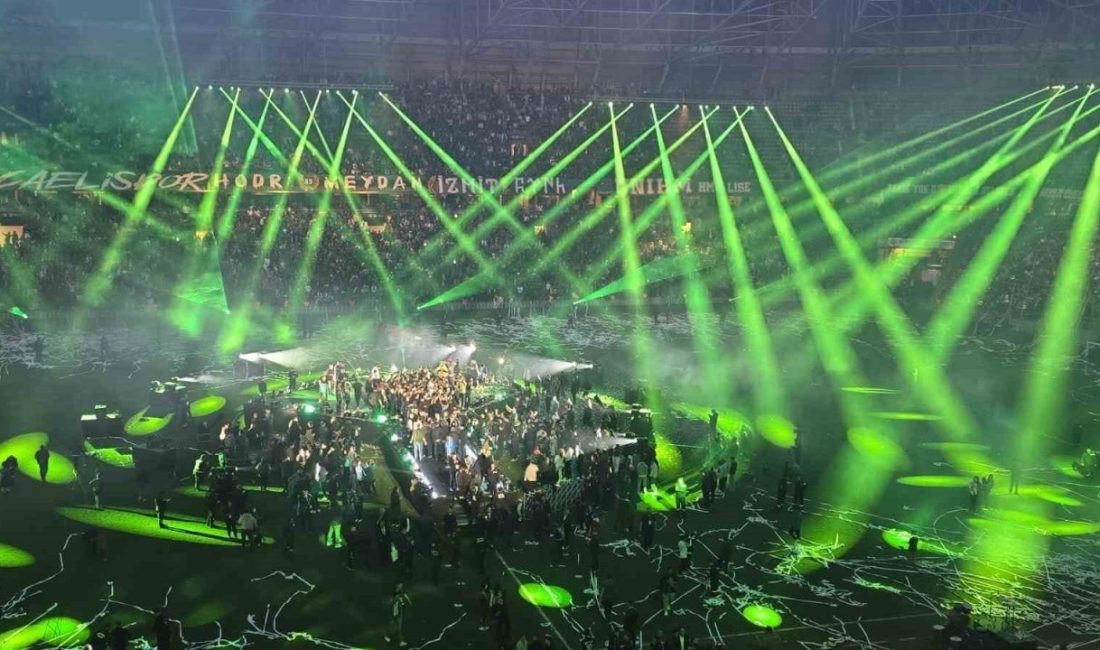 Trendyol 1. Lig şampiyonu Kocaelispor kupasını Ankara Keçirengücü maçının ardından