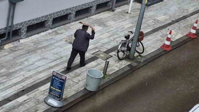 Düzce(İHA) – Düzce şehir merkezinde öğle saatlerinde yağan dolu etkili