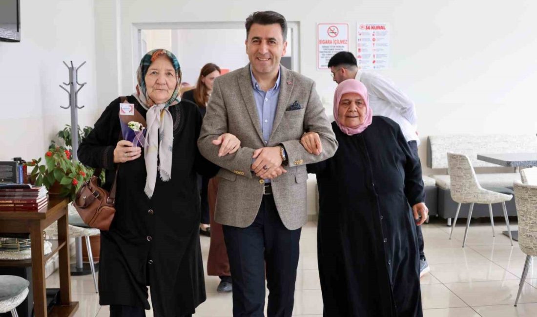 Şehit anneleriyle anlamlı buluşma Bilecik Valisi Şefik Aygöl ve eşi Nazlı Aygöl şehit anneleri