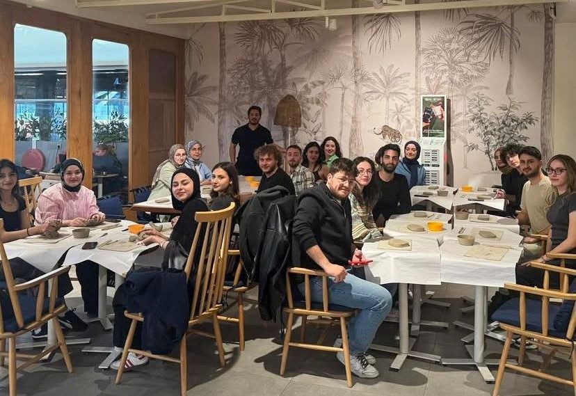 Seramik Atölyesi ile el becerilerini geliştirdiler SUBÜ Malzeme ve İmalat Topluluğu, öğrencilerin becerilerini ortaya çıkarmak amacıyla