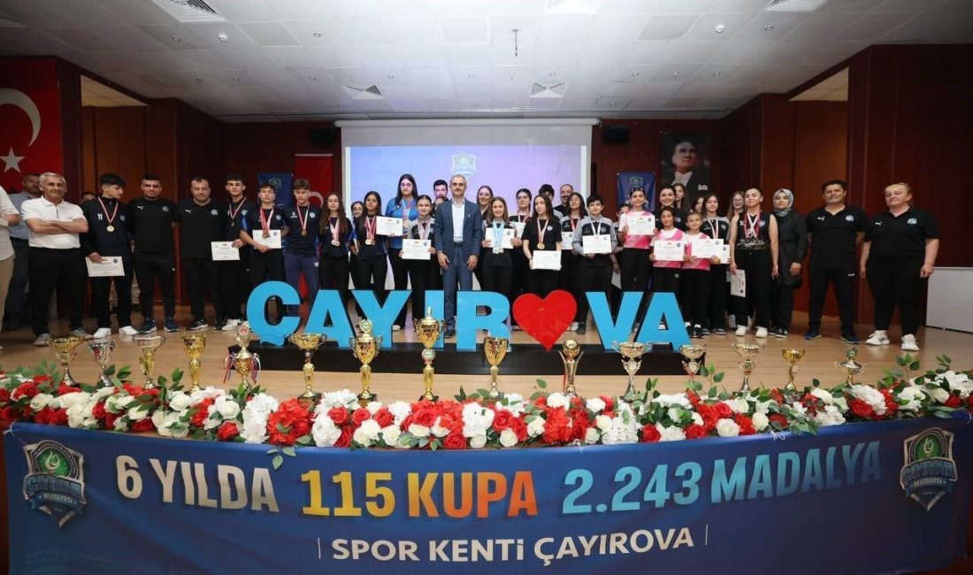 Sezonu 10 kupa ve 160 madalyayla tamamladılar Çayırova Belediyesi Eğitim Spor Kulübü, 2024-2025 sezonunu 10 kupa ve