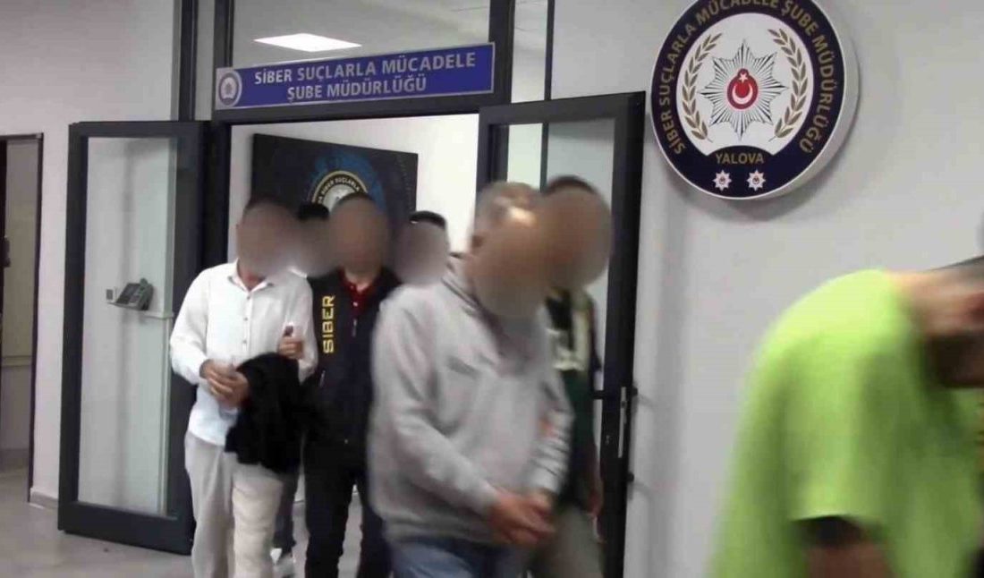 Siber dolandırıcılık operasyonunda tutuklu sayısı 10’a yükseldi Yalova merkezli 7 ilde gerçekleştirilen operasyonda, sahte borsa uygulamaları üzerinden