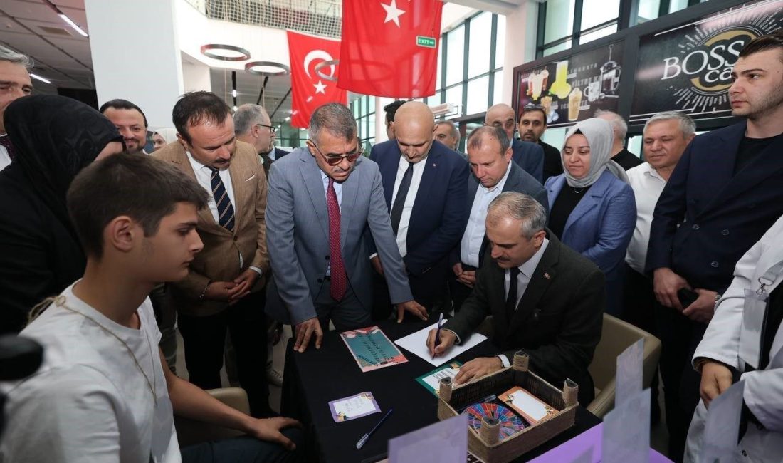 Silim Şenliği kapılarını açtı, kaşif adayları alana koştu Çayırova Belediyesi Bilim Şenliği, düzenlenen törenle kapılarını ziyaretçilerine açtı. İki