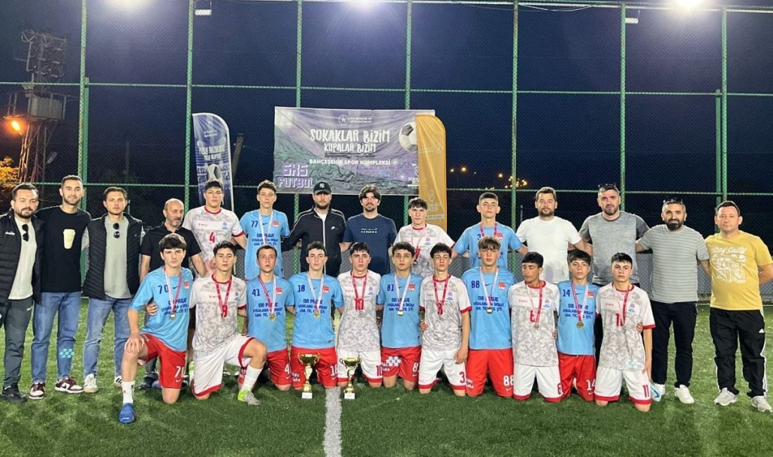 Sokaklar bizim gençlik kupası sahibini buldu Sokaklar Bizim 5×5 mini futbol gençlik kupası 11 takımın katılımıyla