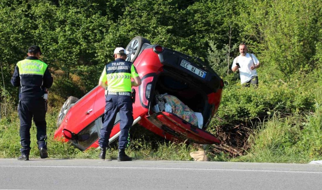 Takla atan otomobildeki aile ölümden döndü: 1’i bebek 4 yaralı Sakarya’nın Akyazı ilçesinde kontrolden çıkan otomobil takla attı. Ailenin ölümden