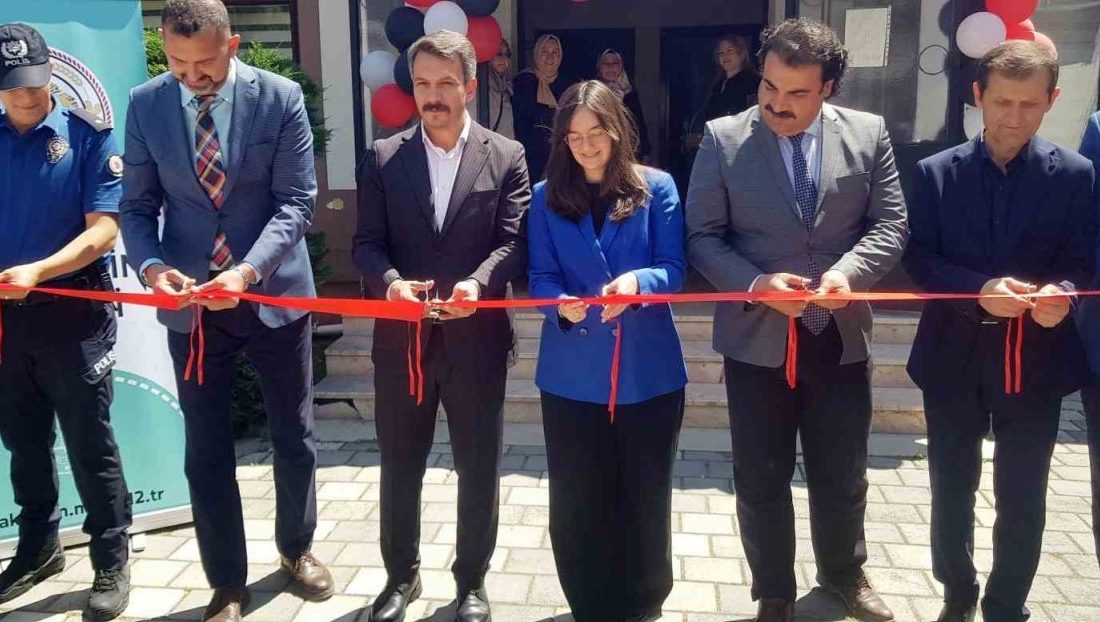 Taraklı Halk Eğitim Merkezi yıl sonu sergisi açıldı Taraklı Halk Eğitim Merkezi tarafından, Hayat Boyu Öğrenme Haftası etkinlikleri