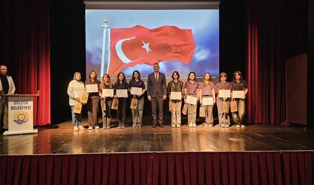 Tarihi yapılar öğrencilere ilham oldu Gölcük Belediyesi ve İlçe Milli Eğitim Müdürlüğü iş birliğinde düzenlenen