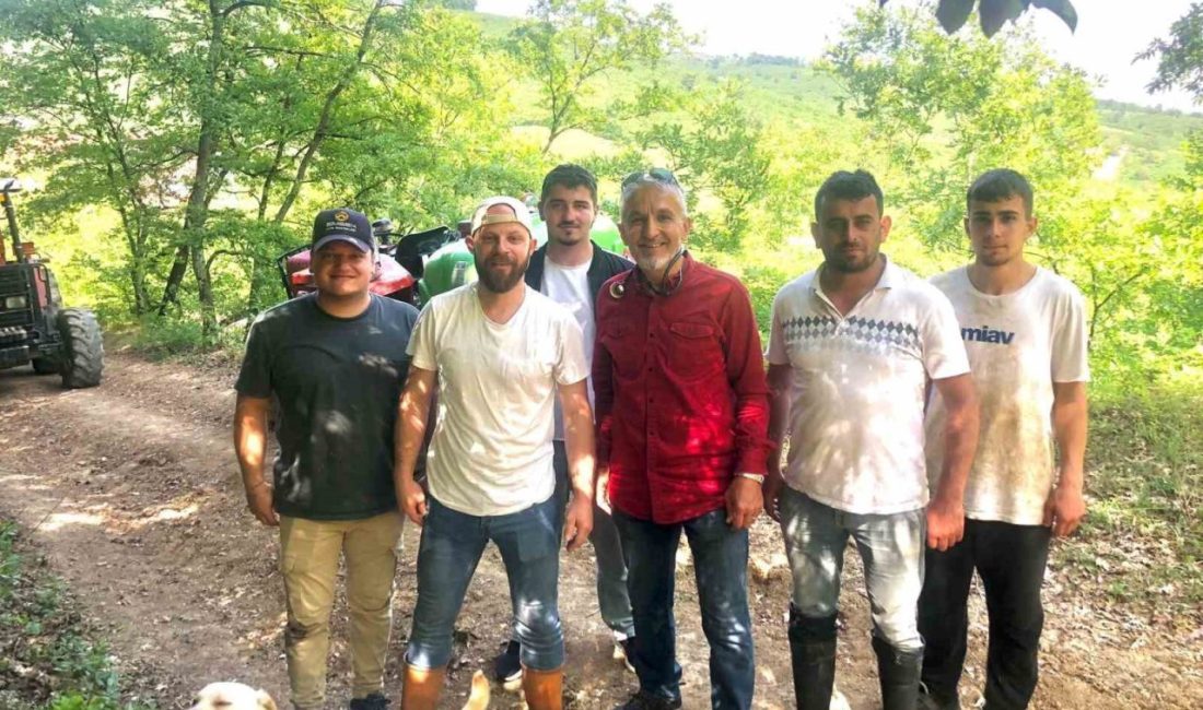Tarlada çalışırken buldukları yavru karacalar için seferber oldular DÜZCE (İHA) – Düzce’nin Cumayeri ilçesinde tarlada çalışan köylüler fındık
