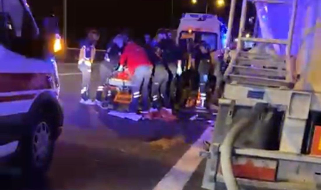 TEM’de arıza nedeniyle araçtan inen 2 kişiye tır çarptı TEM Otoyolu’nun Bolu geçişinde arıza nedeniyle yol kenarına çektikleri araçtan