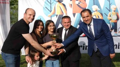 Bilecik’te Aile Yılı” etkinliği kapsamında aileler, oryantiring parkurunda mücadele ederken,