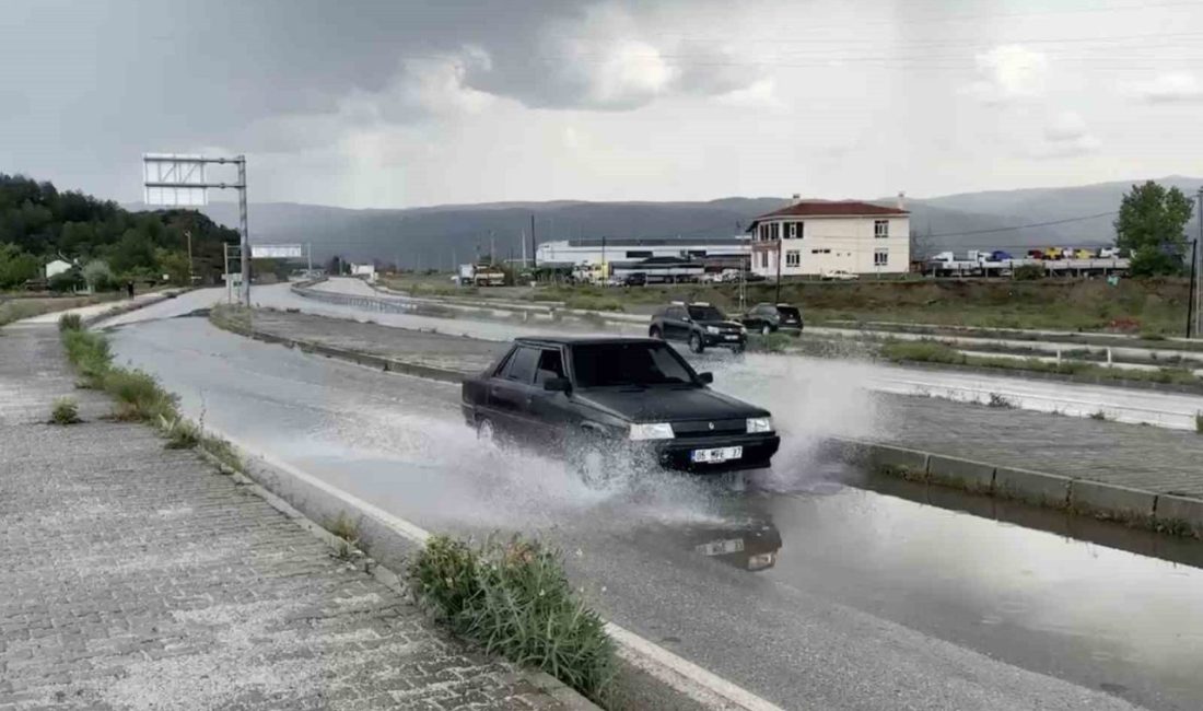 Tosya’da sağanak yağış etkili oldu, yollarda su birikintisi oluştu Kastamonu’nun Tosya ilçesinde etkili olan kuvvetli sağanak yağışı sebebiyle bazı