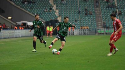 Trendyol 1. Lig’in 38. ve son haftasında şampiyon Kocaelispor, evinde
