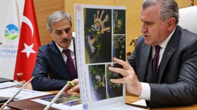 Gençlik ve Spor Bakanı Osman Aşkın Bak, Sakarya Büyükşehir Belediyesi’ni