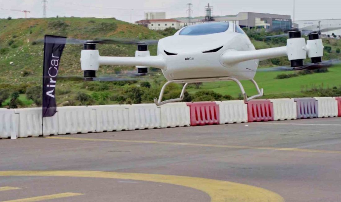 Kocaeli’de geliştirilen yerli uçan otomobil AirCar, insanlı uçuşlara başladı. Projeyi