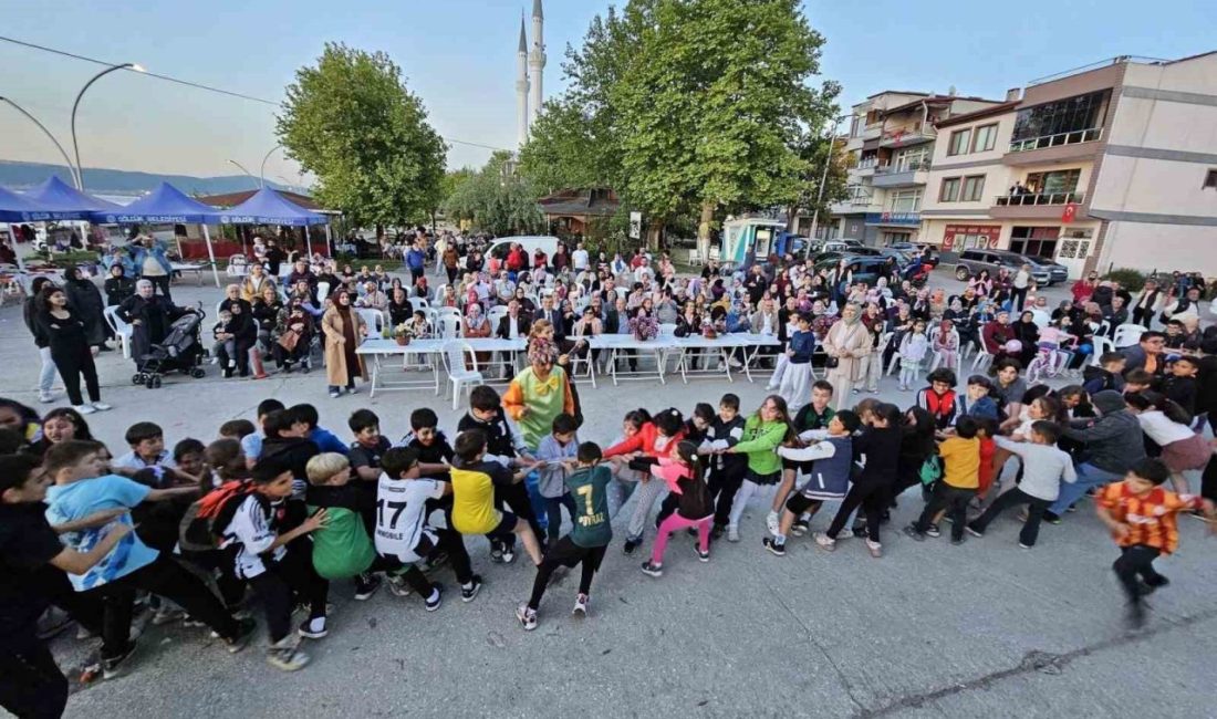 Gölcük Ulaşlı’da düzenlenen Hıdırellez Şenliği, renkli görüntülere sahne olurken 7’den