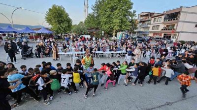 Gölcük Ulaşlı’da düzenlenen Hıdırellez Şenliği, renkli görüntülere sahne olurken 7’den
