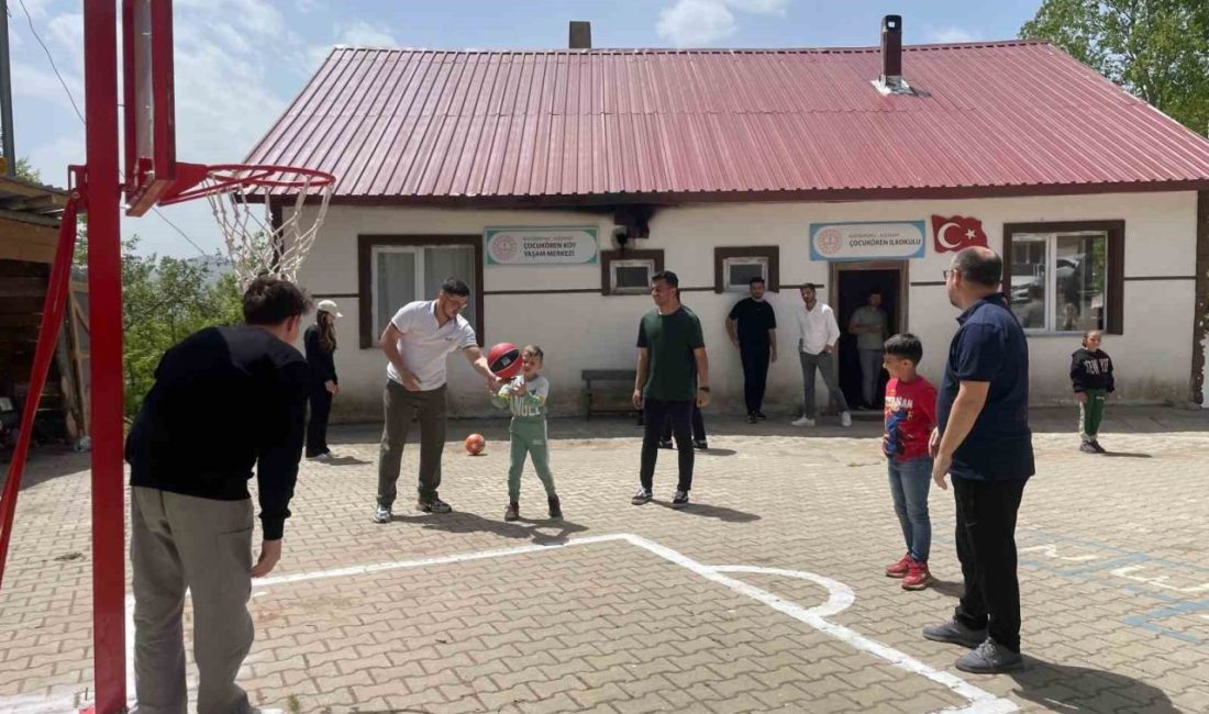 Kastamonu’da eğitim gören üniversite öğrencileri, Azdavay ilçesindeki Çocukören köyünde bulunan