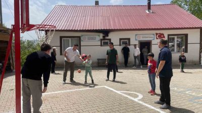 Kastamonu’da eğitim gören üniversite öğrencileri, Azdavay ilçesindeki Çocukören köyünde bulunan