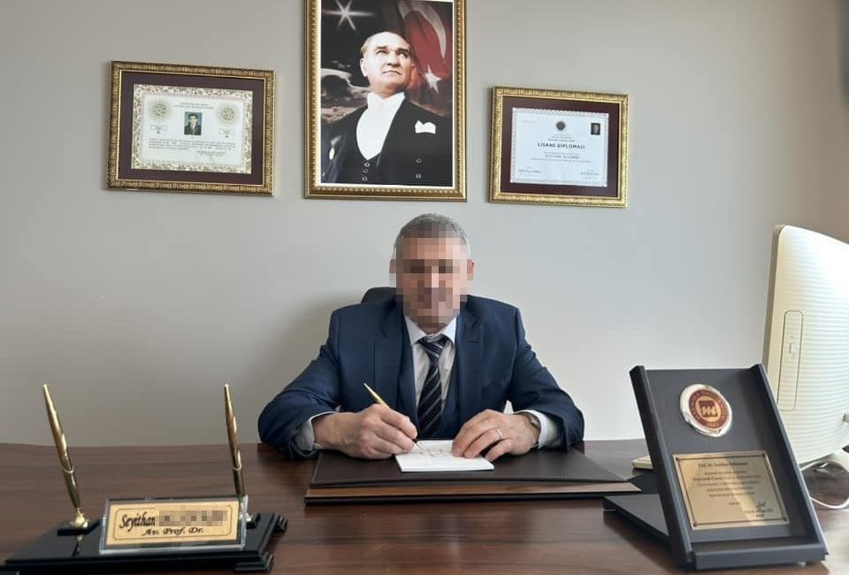 Kocaeli Adliyesi’nde mahkeme başkanı olan eski öğrencisini ziyaret eden Avukat