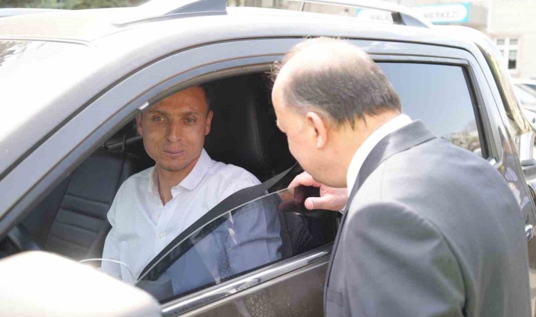 Kastamonu Valisi Meftun Dallı, Trafik Haftası çerçevesinde düzenlenen etkinlikte motosiklet