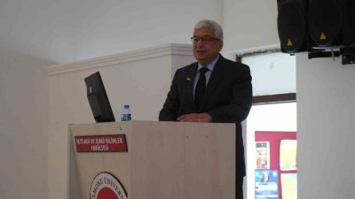 Kastamonu Vali Yardımcısı Dr. Hakan Kubalı, Kastamonu Üniversitesi’nde düzenlenen söyleşide