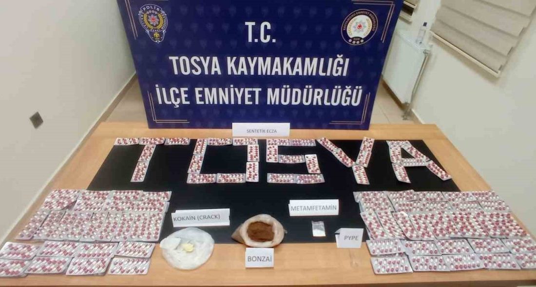 Kastamonu’nun Tosya ilçesinde düzenlenen uyuşturucu operasyonunda gözaltına alınan sanıklardan biri