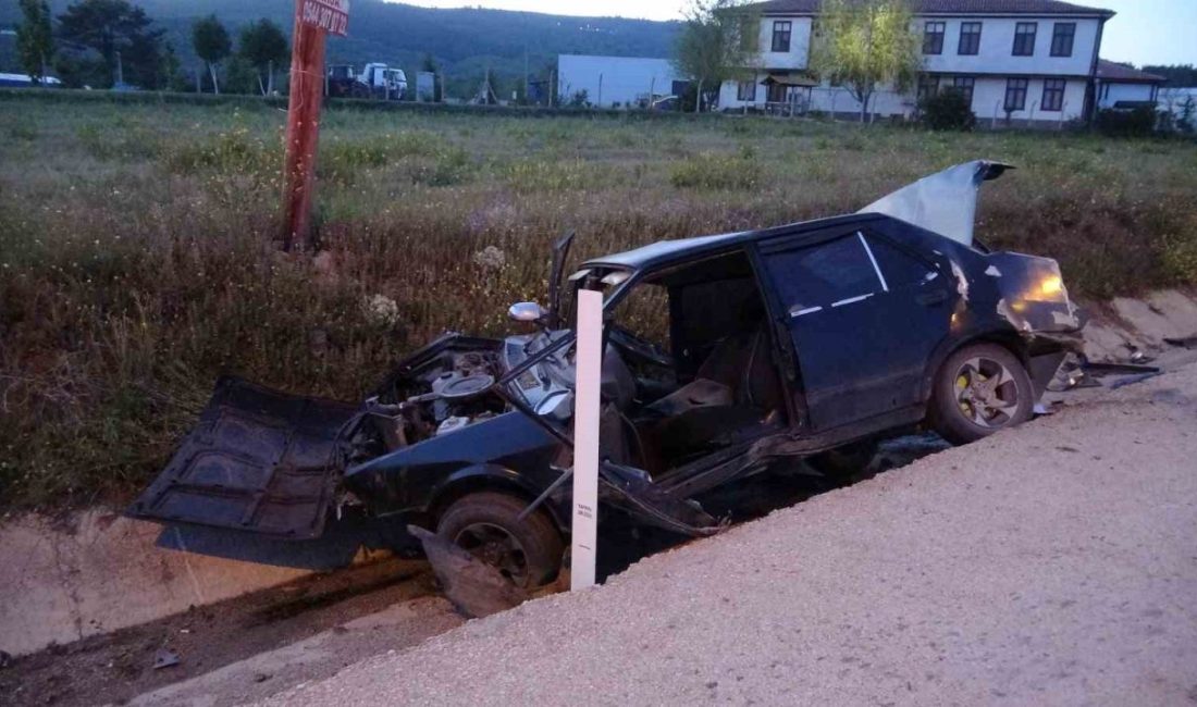 Virajı alamayan Tofaş otomobil refüje çarptı: 2 yaralı Kastamonu’da virajı alamayan Fiat-Tofaş otomobil, refüje çarptıktan sonra yaklaşık 20