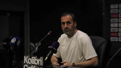 Boluspor Teknik Direktörü Yalçın Koşukavak, Yeni Malatyaspor maçında topun oyunda