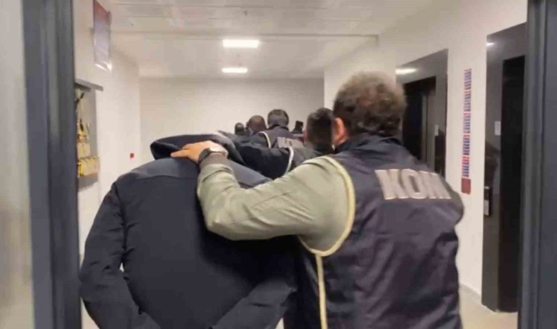 Yalova merkezli 6 ilde dolandırıcılık operasyonunda 4 tutuklama Yalova merkezli 6 ilde dolandırıcılık şebekesine yönelik gerçekleştirilen operasyonda, 8