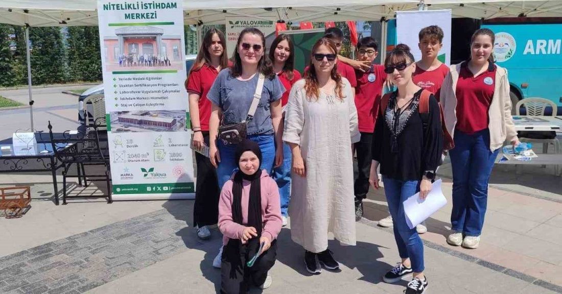 Yalova’da ortaokul öğrencilerine meslek liselerini tanıtmak amacıyla düzenlenen Mesleki ve