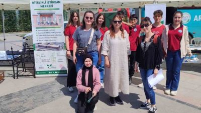 Yalova’da ortaokul öğrencilerine meslek liselerini tanıtmak amacıyla düzenlenen Mesleki ve