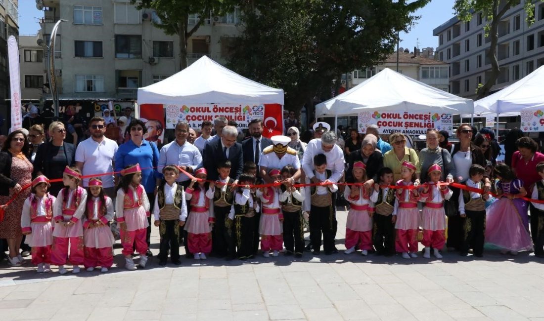 Yalova Okul Öncesi Şenliği renkli görüntülere sahne oldu Yalova İl Milli Eğitim Müdürlüğü tarafından düzenlenen Okul Öncesi Şenliği
