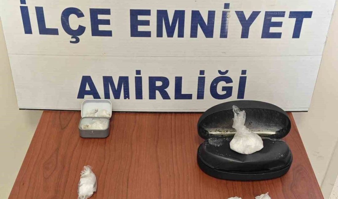 Yalova’da polis tarafından düzenlenen uyuşturucu operasyonunda gözaltına alınan 5 zanlıdan