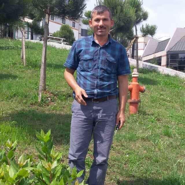 Yanan ormanın temizlik çalışmasında traktörün altında kalarak can verdi Bolu’da orman yangınları sonrasında yanan bölgelerde temizlik çalışması yürüten 53